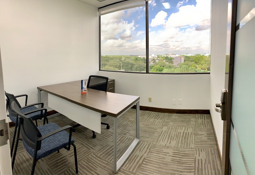 More Photos Of 1900 Glades Rd, Boca Raton Coworking Space