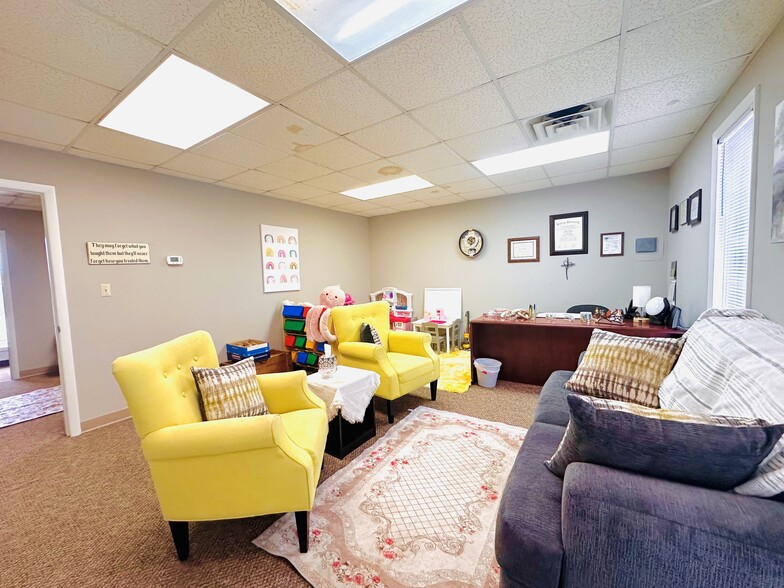 More Photos Of 110 Sunset Dr, Beckley Office For Lease