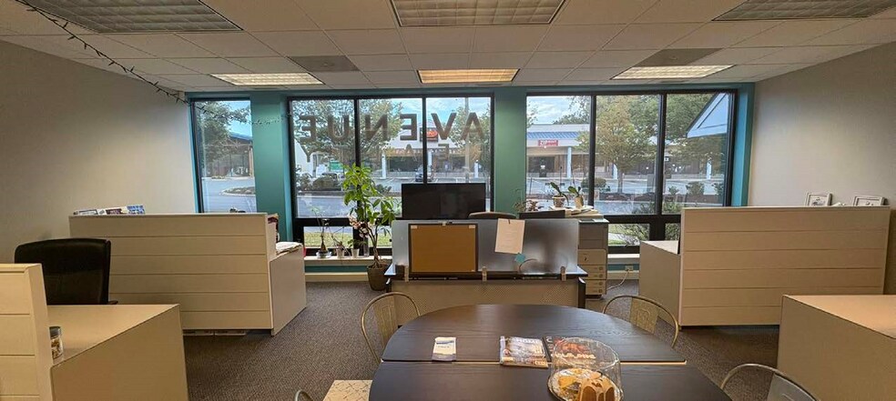 More Photos Of 900-920 Gardens Blvd, Charlottesville Office For Lease