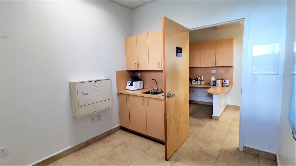 More Photos Of 925 NE 30th Ter, Homestead Medical For Lease