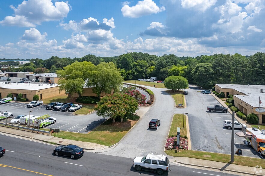 More Photos Of 4025 Pleasantdale Rd, Doraville Light Distribution For Lease