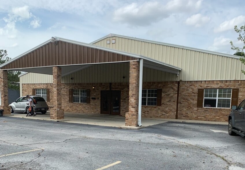 Primary Photo Of 3097 Emery Cir, Austell Light Distribution For Sale
