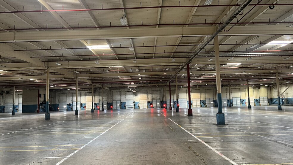 More Photos Of 3300 Sylvester Rd, Albany Warehouse For Lease