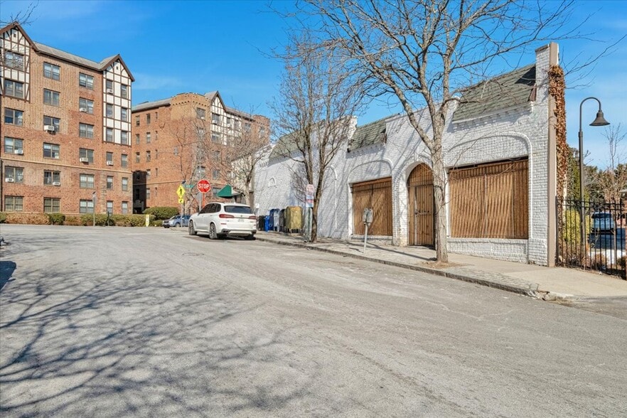 More Photos Of 90 Garth Rd, Scarsdale Unknown For Lease