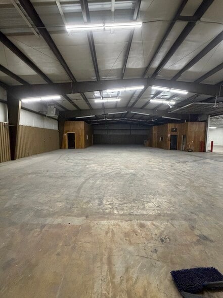 More Photos Of 10934 E 55th Pl, Tulsa Distribution For Lease