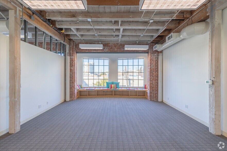 More Photos Of 318 Harrison St, Oakland Loft Creative Space For Lease