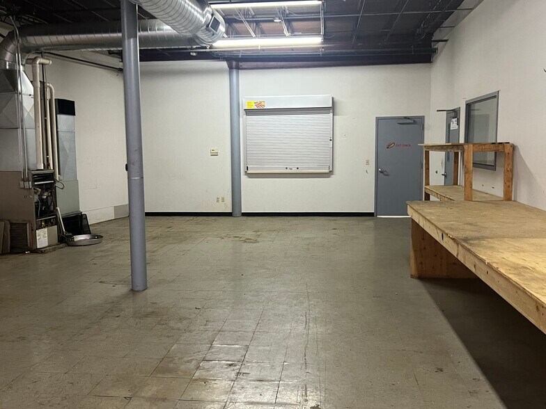 More Photos Of 1020-1060 Saw Mill Run Blvd W, Pittsburgh Warehouse For Lease