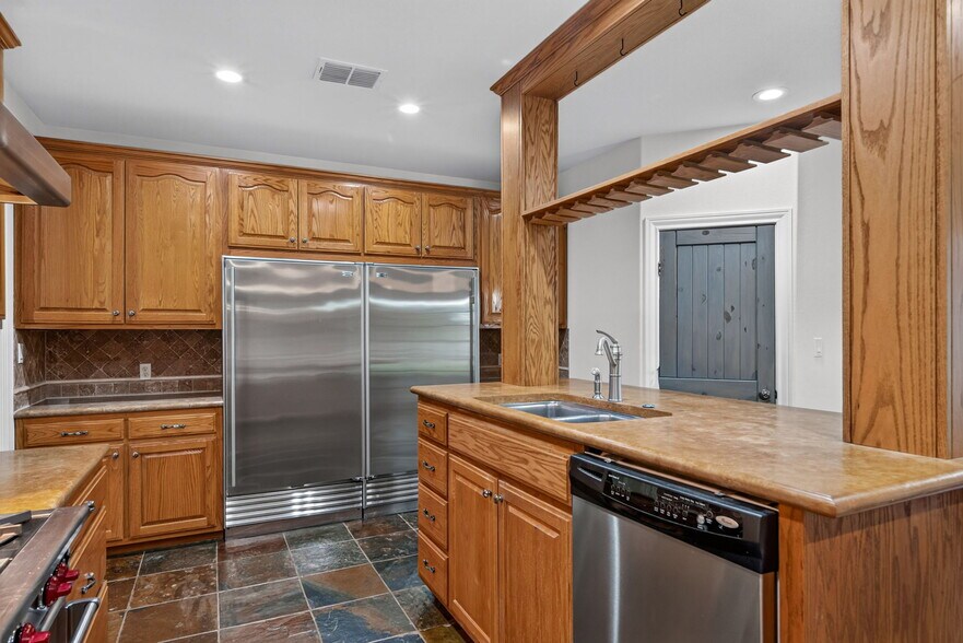 More Photos Of 2234 Highway 90 w, Castroville Flex For Sale