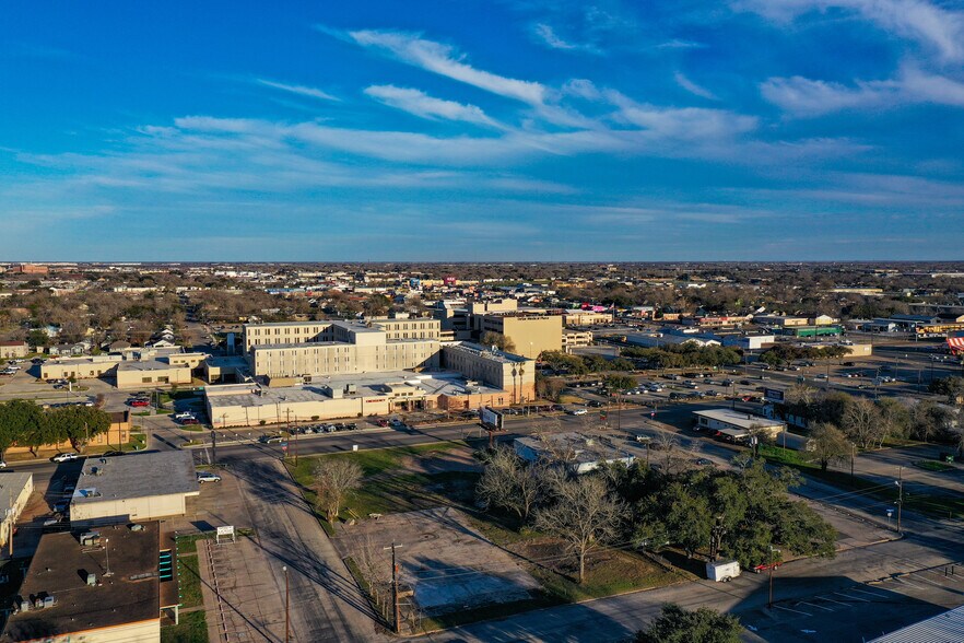 More Photos Of 1409 N Navarro, Victoria Land For Sale