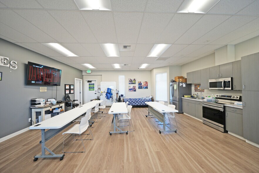More Photos Of 1800 Rainier Pl, Union Gap Office For Lease