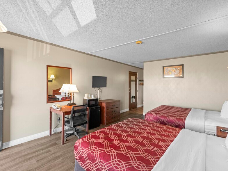 More Photos Of 1225 S State St, Salina Hotel For Sale