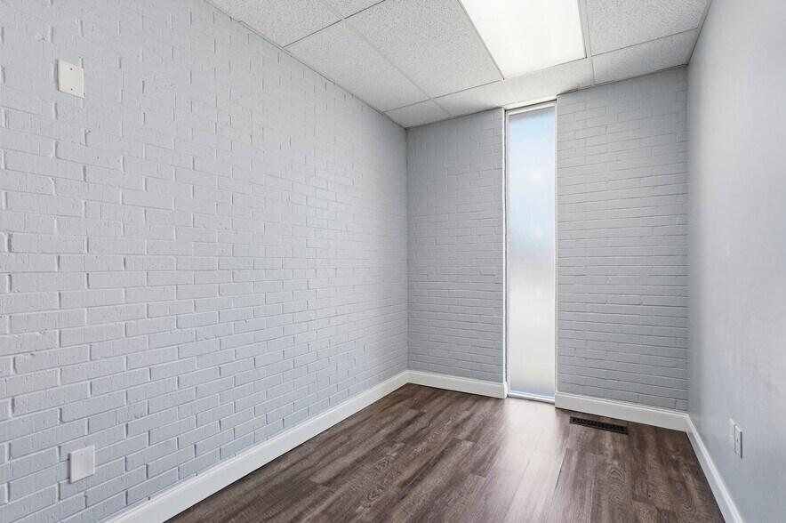 More Photos Of 719 Front St, Conway Office For Lease