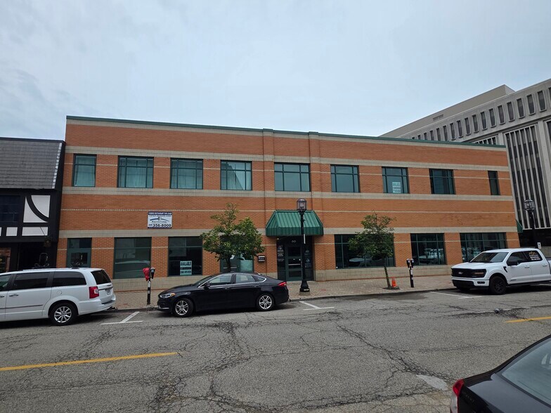 More Photos Of 40-42 Macomb Pl, Mount Clemens Office For Sale