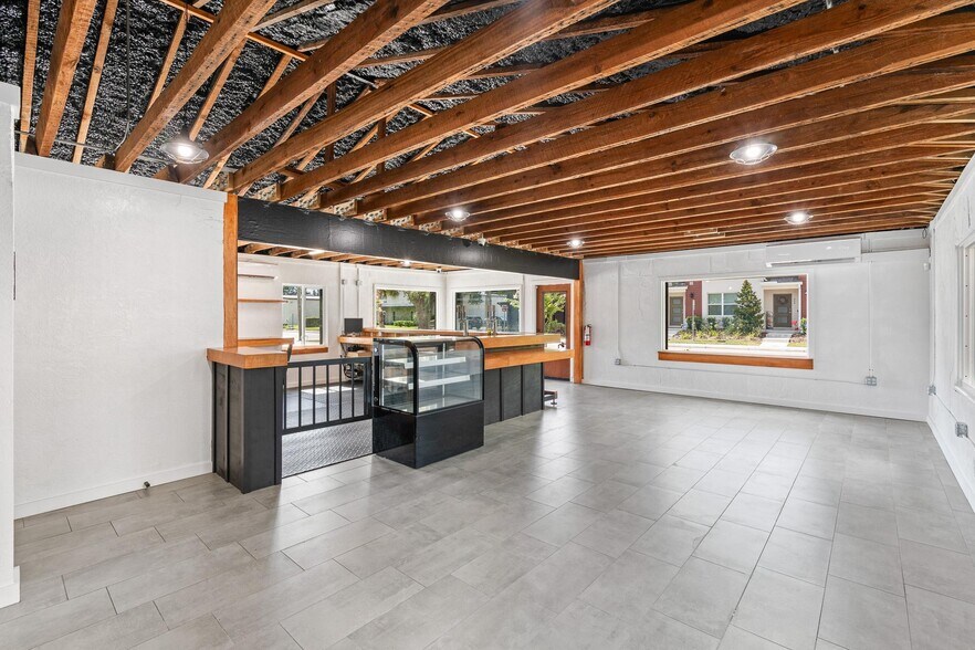 More Photos Of 209 Palmetto Ave, Longwood Restaurant For Lease