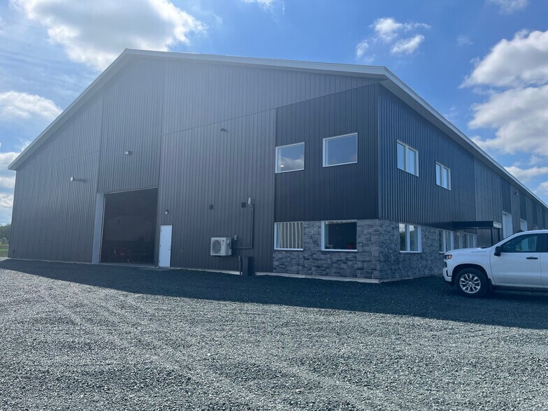 More Photos Of 731 Rue Lucien-Leboeuf, Bécancour Industrial For Sale