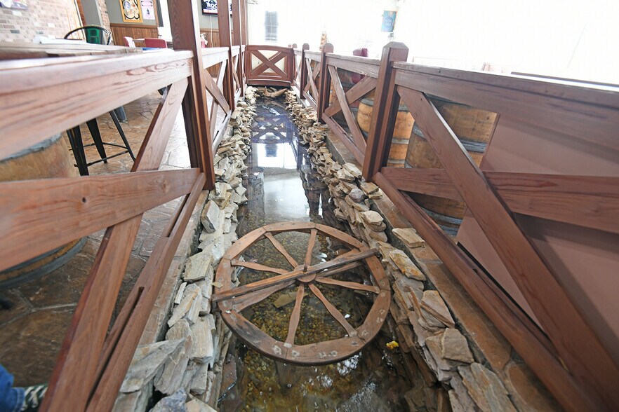 More Photos Of 809 E Greenwood St, Abbeville Restaurant For Sale