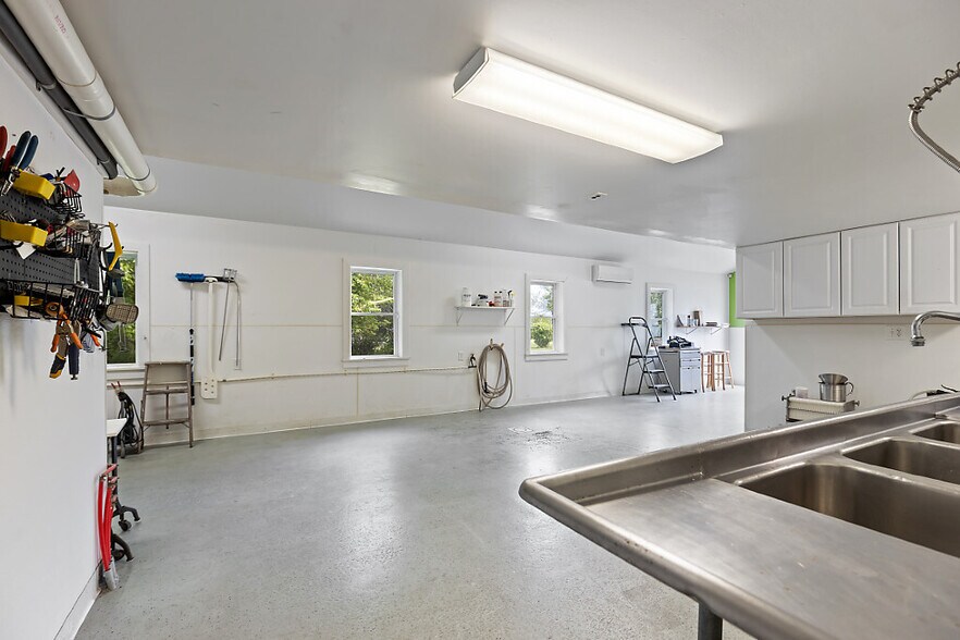 More Photos Of 152 Fairfield St, Oakland Flex For Sale