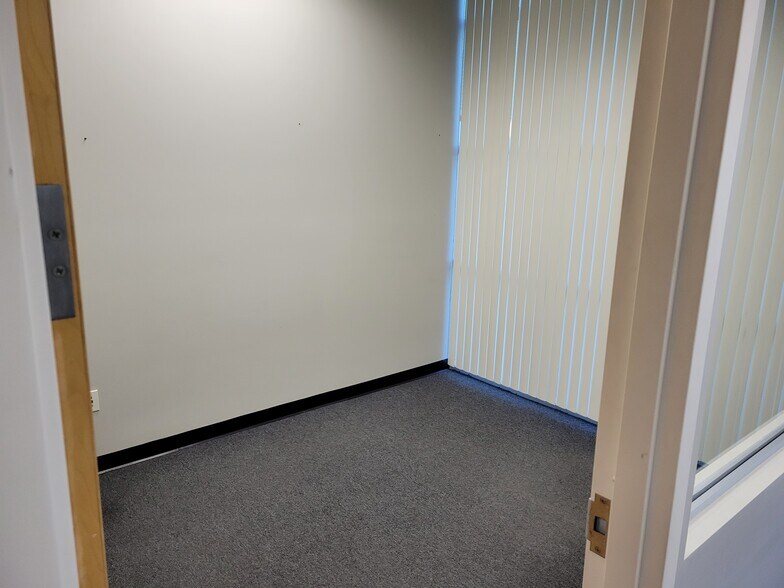More Photos Of 1959 S Val Vista Dr, Mesa Office For Lease