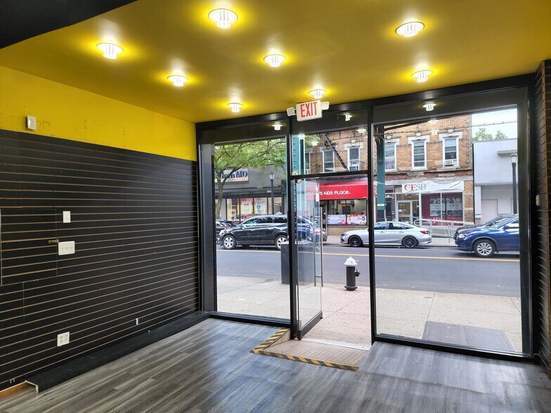 More Photos Of 89-17 Jamaica Ave, Jamaica Storefront Retail Residential For Lease