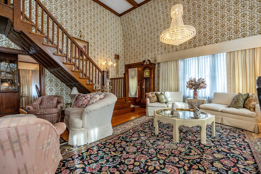 More Photos Of 90 Putnam Pike, Johnston Flex For Sale