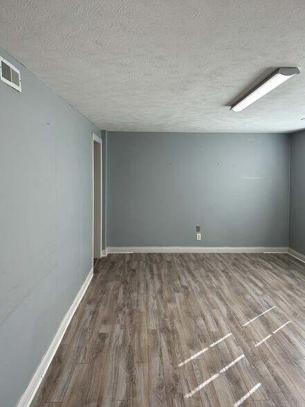 More Photos Of 4210 S 33rd St, Lincoln Office For Sale