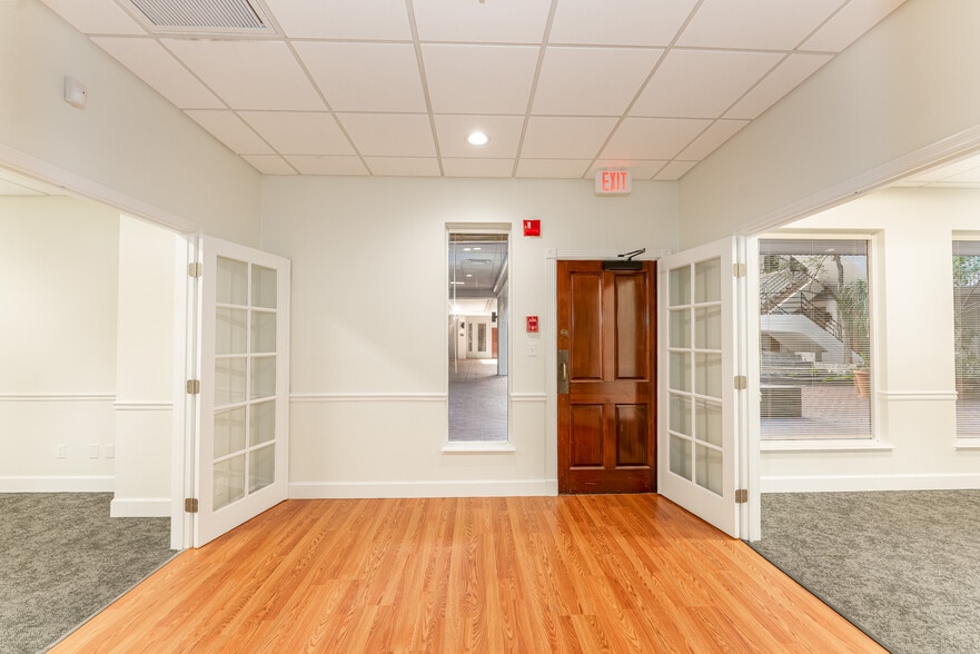 More Photos Of 1800 2nd St, Sarasota Office Residential For Lease