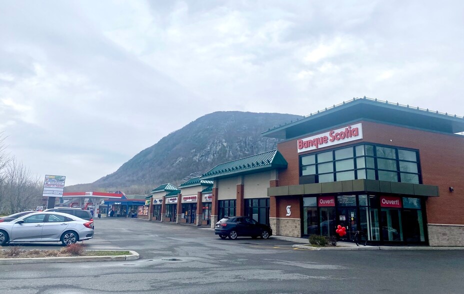 More Photos Of 300-328 Boul Sir-Wilfrid-Laurier, Mont-St-Hilaire General Retail For Lease