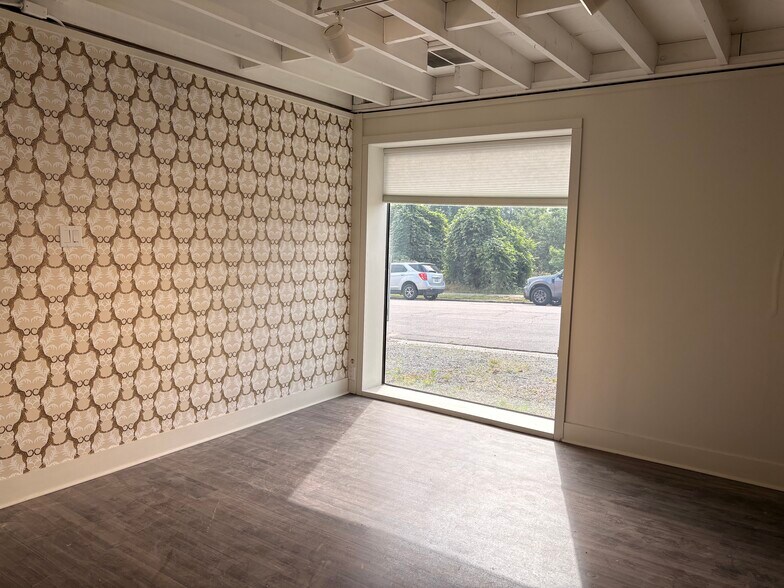 More Photos Of 901 N West St, Raleigh Showroom For Lease