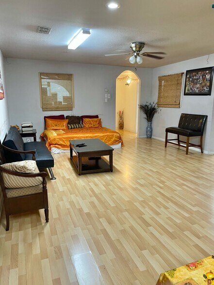 More Photos Of 512 E Riley St, Freer Hospitality For Sale