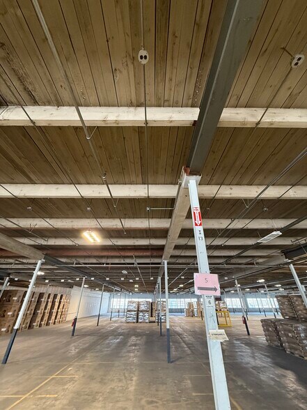 More Photos Of 220 E 14th Ave, North Kansas City Distribution For Lease