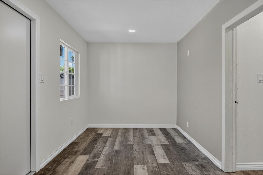 More Photos Of 400 N Hayes Ave, Oxnard Multifamily For Sale