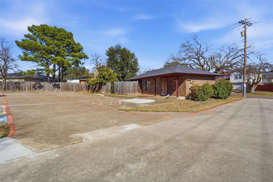 More Photos Of 2105-2107 W Shady Grove Rd, Irving Daycare Center For Sale