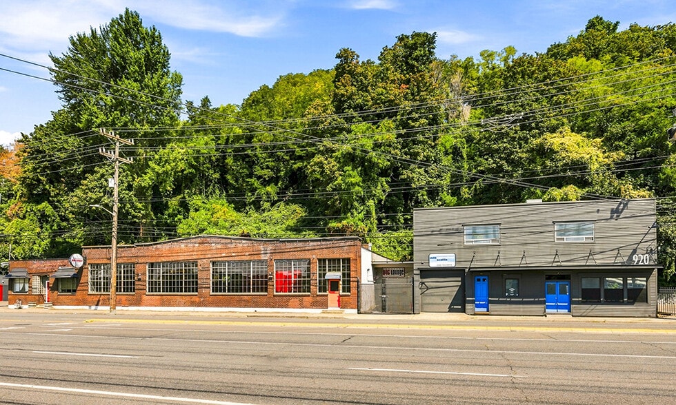 More Photos Of 942 Elliott Ave W, Seattle Office For Sale