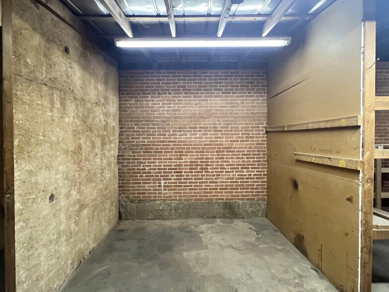 More Photos Of 1109 Walnut St, Abilene Warehouse For Sale