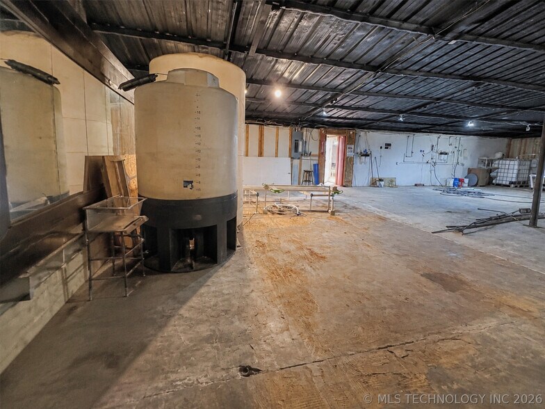 More Photos Of 5268 S Highway 377, Kingston Bar For Sale
