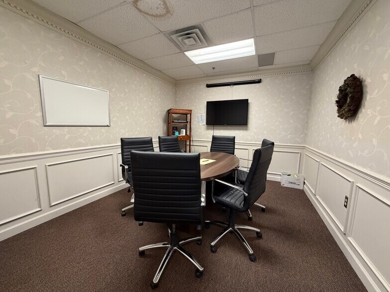 More Photos Of 7444 Dexter Ann Arbor Rd, Dexter Office For Lease