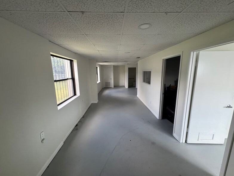 More Photos Of 702 W Park Ave, Edgewater Warehouse For Sale