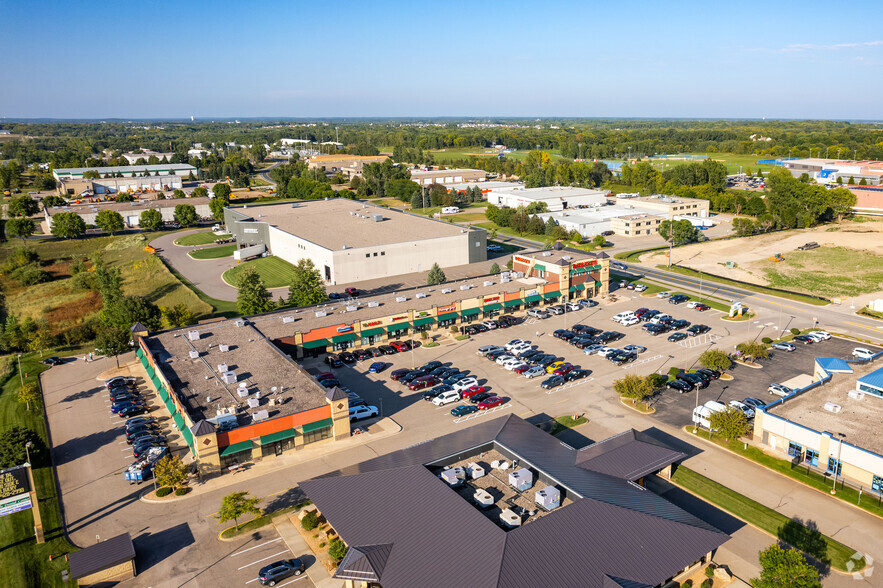 More Photos Of 14165 James Rd, Rogers General Retail For Lease