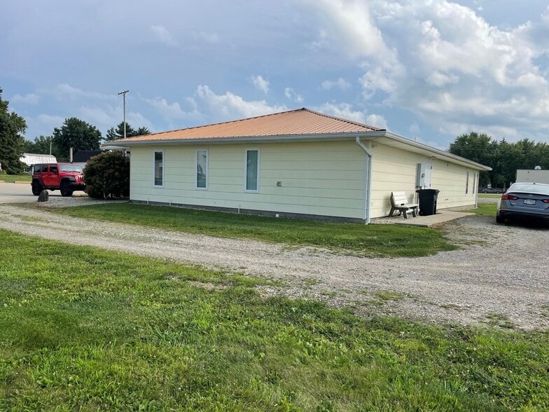 More Photos Of 290 N 2nd St, Frankfort Restaurant For Sale