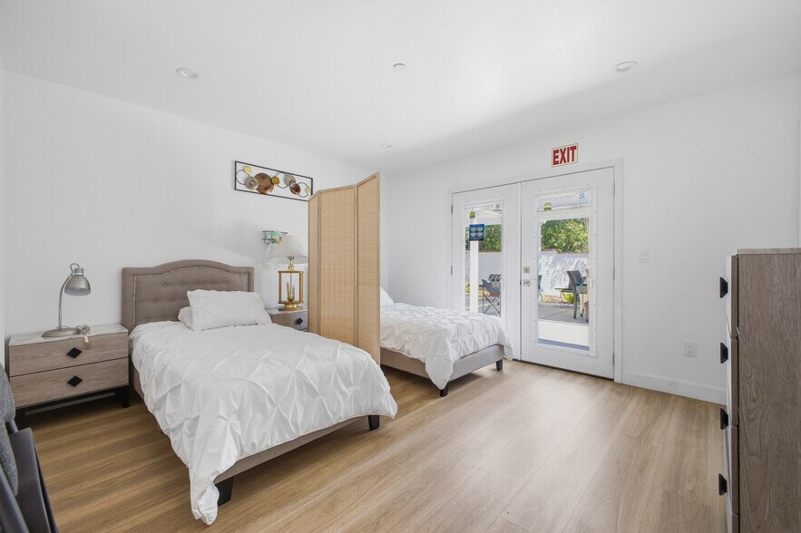 More Photos Of 18853 Saticoy St, Reseda Apartments For Sale