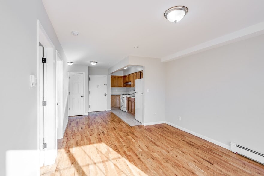 More Photos Of 10430 39th Ave, Corona Apartments For Sale