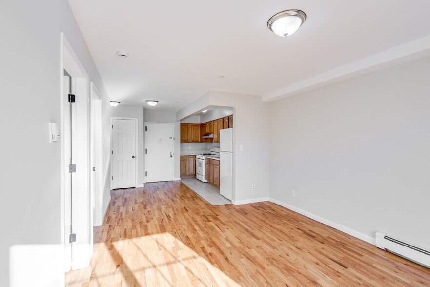 More Photos Of 10430 39th Ave, Corona Apartments For Sale