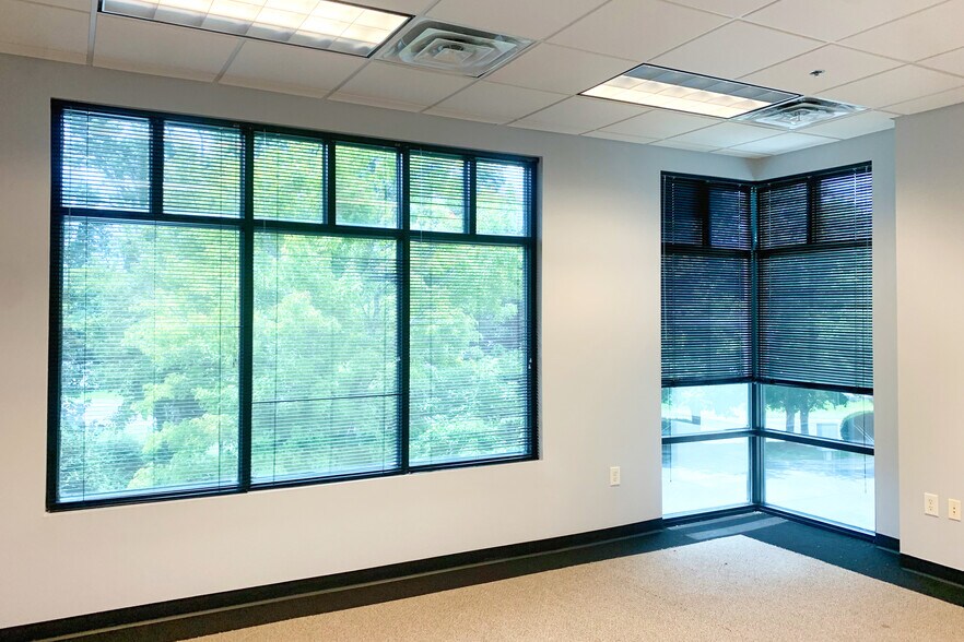 More Photos Of 1690 Roberts Blvd, Kennesaw Warehouse For Sale