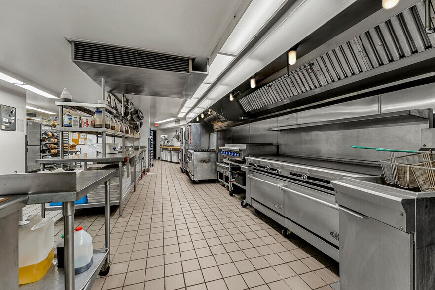 More Photos Of 26409 State Highway CA-189, Twin Peaks Specialty For Sale