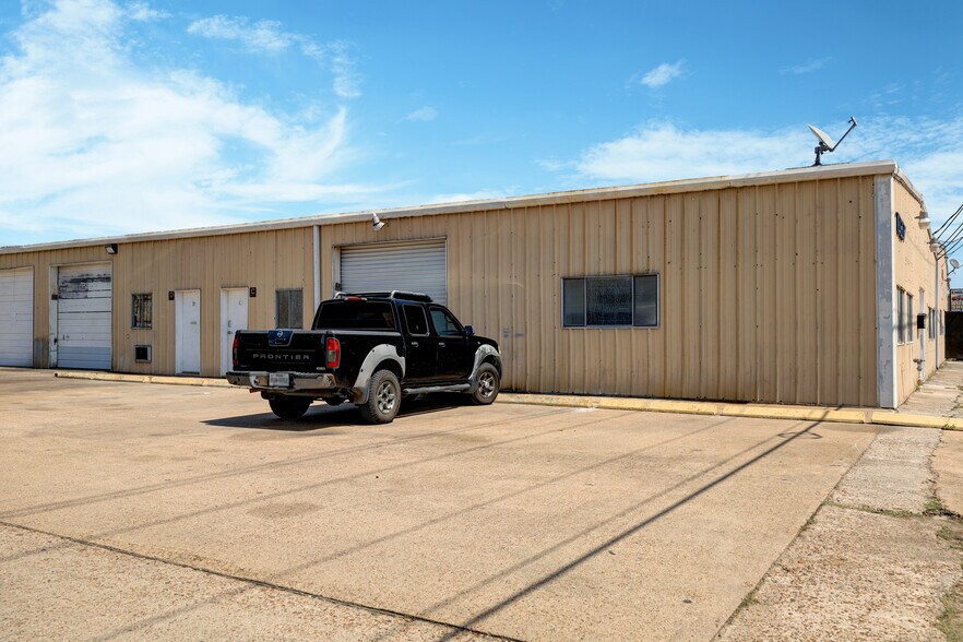 Primary Photo Of 10207 Market St, Houston Warehouse For Lease