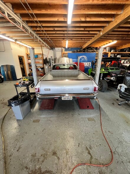 More Photos Of 2921 E Abram St, Arlington Manufacturing For Sale