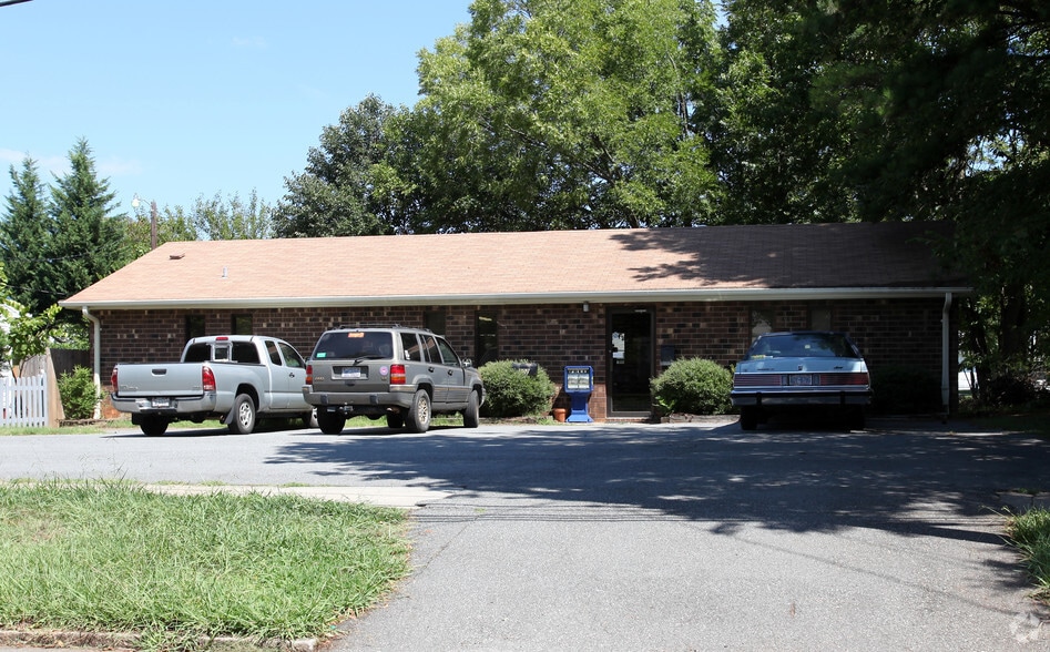 Primary Photo Of 302 W Graham St, Mebane Office For Lease
