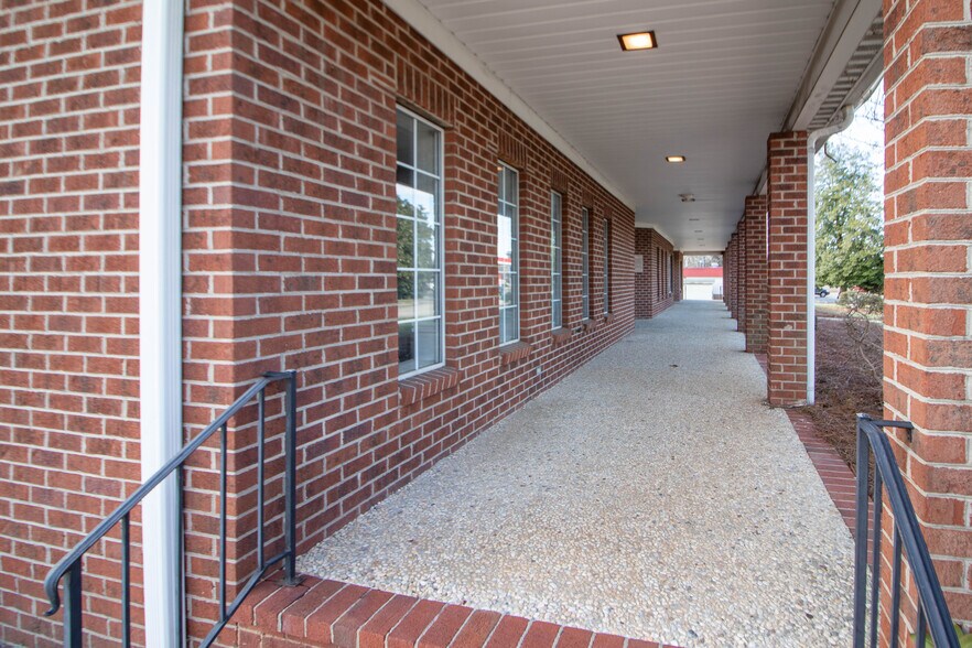 More Photos Of 314 E Main St, Rockwell Medical For Lease