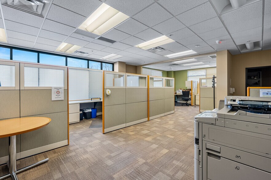 More Photos Of 1301 Poplar Dr, Medford Medical For Lease