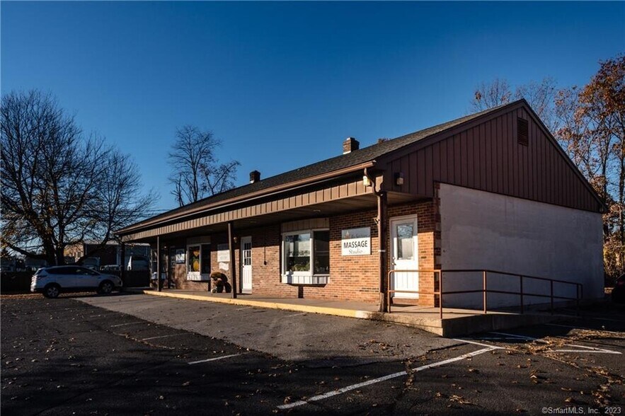 More Photos Of 448 Spring St, Windsor Locks Freestanding For Lease